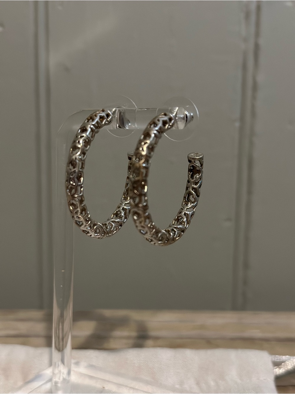Kendra Scott Maggie Large Filigree Silver Hoop Earrings